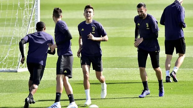 Paulo Dybala dalam latihan jelang Juventus vs Ajax.