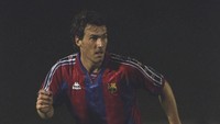 Laurent Blanc cuma berkostum Barcelona selama 30 pertandingan pada 1996/97, tapi mampu memenangi Copa del Rey, Piala Super Spanyol, dan Piala Winners. Setelah berpindah ke Marseille dan Inter Milan, Blanc menghabiskan dua musim terakhir dalam kariernya di MU di mana dia memenangi satu gelar Premier League di 2002/03. Foto: Clive Brunskill/Allsport
