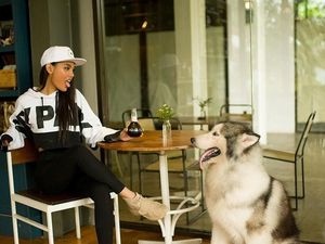 Berpacaran dengan Aldi Eks CJR, Ini Gaya Ngopi Model Erika Carlina