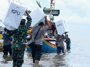 Sebrangi Laut, Begini Distribusi Logistik Pemilu di Situbondo