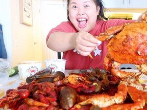 Makan Kepiting hingga Ramen, Wanita Ini Dibayar Hingga Rp 1,4 Miliar