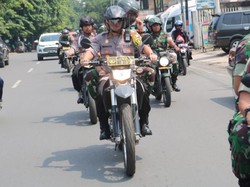 Naik Motor, Kapolres Bekasi Patroli ke TPS-TPS Jelang Pencoblosan