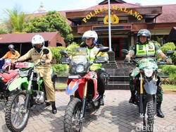 Polri-TNI dan Plt Bupati Malang Keliling TPS Pakai Motor
