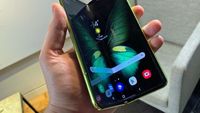 Siap Dijual, Begini Aksi Galaxy Fold dalam Genggaman