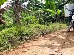 Antar Logistik di Sukabumi, Lewati Jalan Terjal dan Susah Sinyal