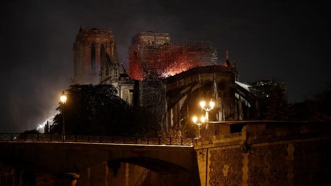 Berita Petugas Damkar Prancis Berhasil Selamatkan Artefak Berharga Gereja Notre Dame Senin 17 Juni 2019 Berita Petugas Damkar Prancis Berhasil Selamatkan Artefak Berharga Gereja Notre Dame Senin 17 Juni 2019
