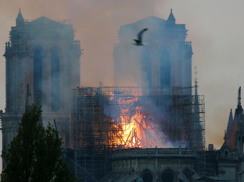 Bos Gucci Sumbang 100 Juta Euro untuk Bangun Gereja Notre Dame