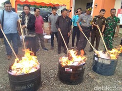 KIP Lhokseumawe Musnahkan 7.428 Lembar Surat Suara Rusak