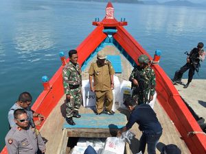 Distribusi Logistik Pemilu di Pulau Terluar Aceh Distribusi Logistik Pemilu di Pulau Terluar Aceh