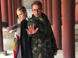 Ketika Captain Marvel dan Iron Man Foto di Istana Korea
