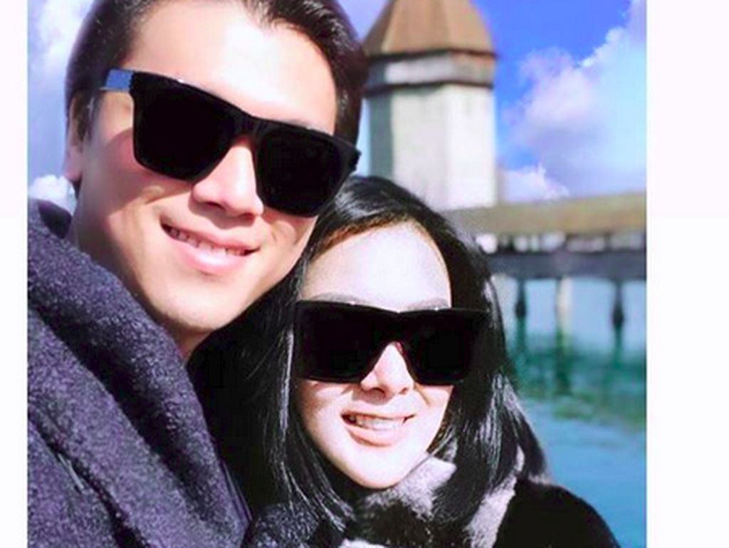 Kaki Syahrini Sakit Ketiban Lemari, Reino Barack Antar ke RS Naik Jet Pribadi Kaki Syahrini Sakit Ketiban Lemari, Reino Barack Antar ke RS Naik Jet Pribadi