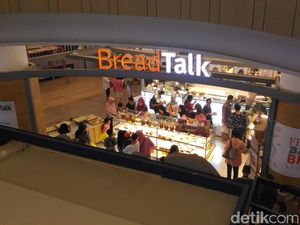 Blok M Plaza Diserbu Pemburu Diskon Tinta Ungu