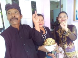 Melihat Antusiasnya Sedulur Sikep Samin Kudus Nyoblos Bareng Keluarga