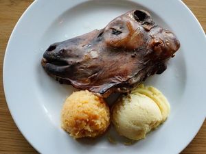 Kepala Domba Utuh Jadi Sajian Unik Kebanggaan Masyarakat Islandia