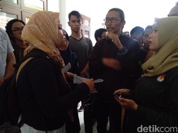 Tak Bisa Nyoblos, Ratusan Mahasiswa Geruduk Balai Desa di Sleman
