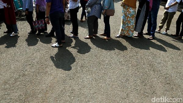Antrean Warga Masih Mengular di TPS Jokowi
