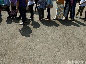 Antrean Warga Masih Mengular di TPS Jokowi