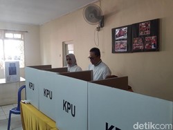 Nyoblos Bareng Istri, Zulkifli Hasan Anggap Pemilu Sukses Kalau Rukun Kembali