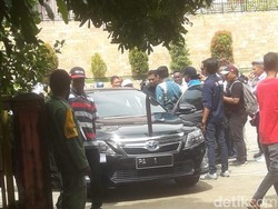 Kotak Suara Belum Ada, Gubernur Papua Kecewa Saat Datangi TPS