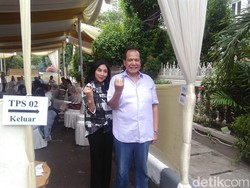 Tokoh Nasional Chairul Tanjung Nyoblos di Cendana