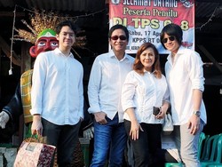 Berbaju Putih, Addie MS Sekeluarga Kompak Datang ke TPS Pukul 07.00