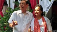 Luhut Ajak Istri Nyoblos di TPS Kuningan Jakarta