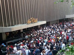 Jokowi-Maruf Tinggalkan Djakarta Theater, Pendukung Teriakkan Yel-yel