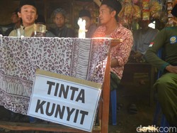 TPS Benda Kerep Cirebon Ganti Tinta Pemilu dengan Kunyit