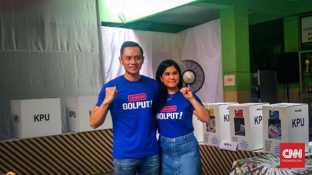 Komandan Kogasma Partai Demokrat Agus Harimurti Yudhoyono (AHY) dan istrinya, Annisa Pohan, di TPS Petogogan.