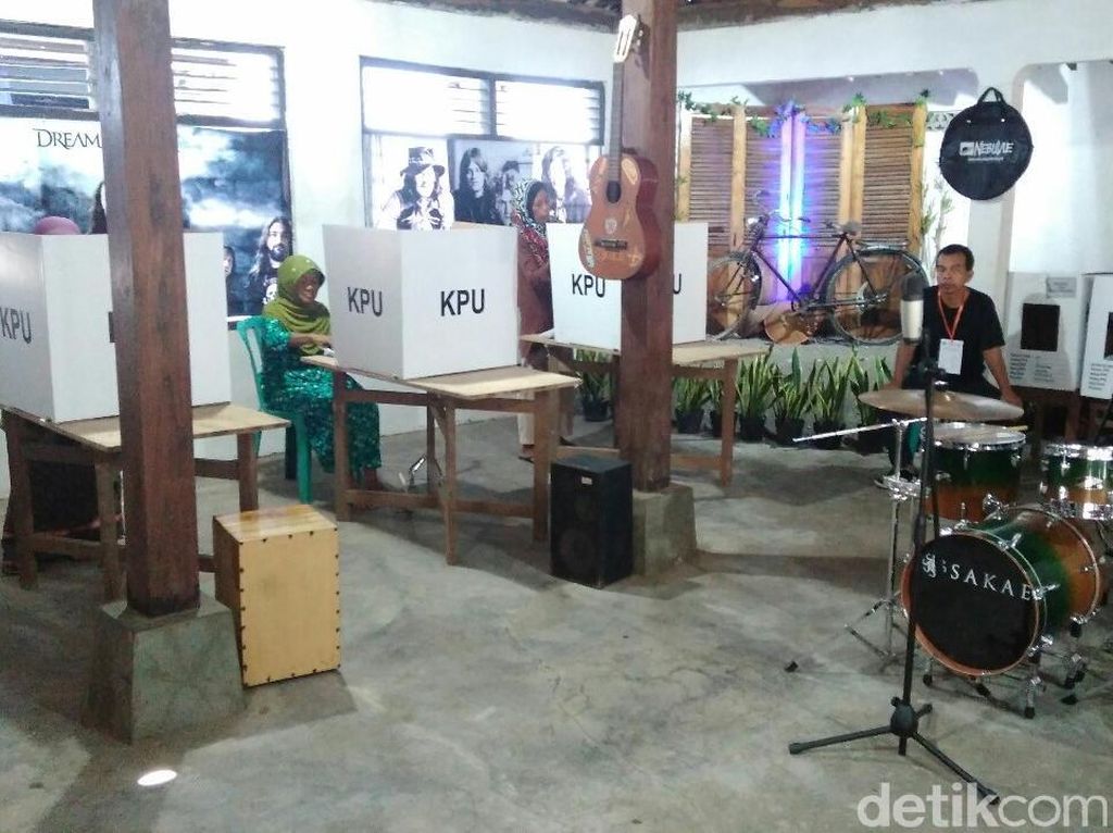 TPS Unik di Purworejo Ini Bernuansa Musik Rock TPS Unik di Purworejo Ini Bernuansa Musik Rock