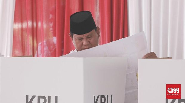 Jokowi justru unggul di tiga TPS kediaman Prabowo Subianto, salah satunya tempat Capres 02 itu mencoblos. (