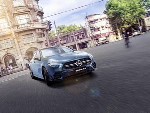 Cantiknya Mercedes-AMG A35 L sedan Ini