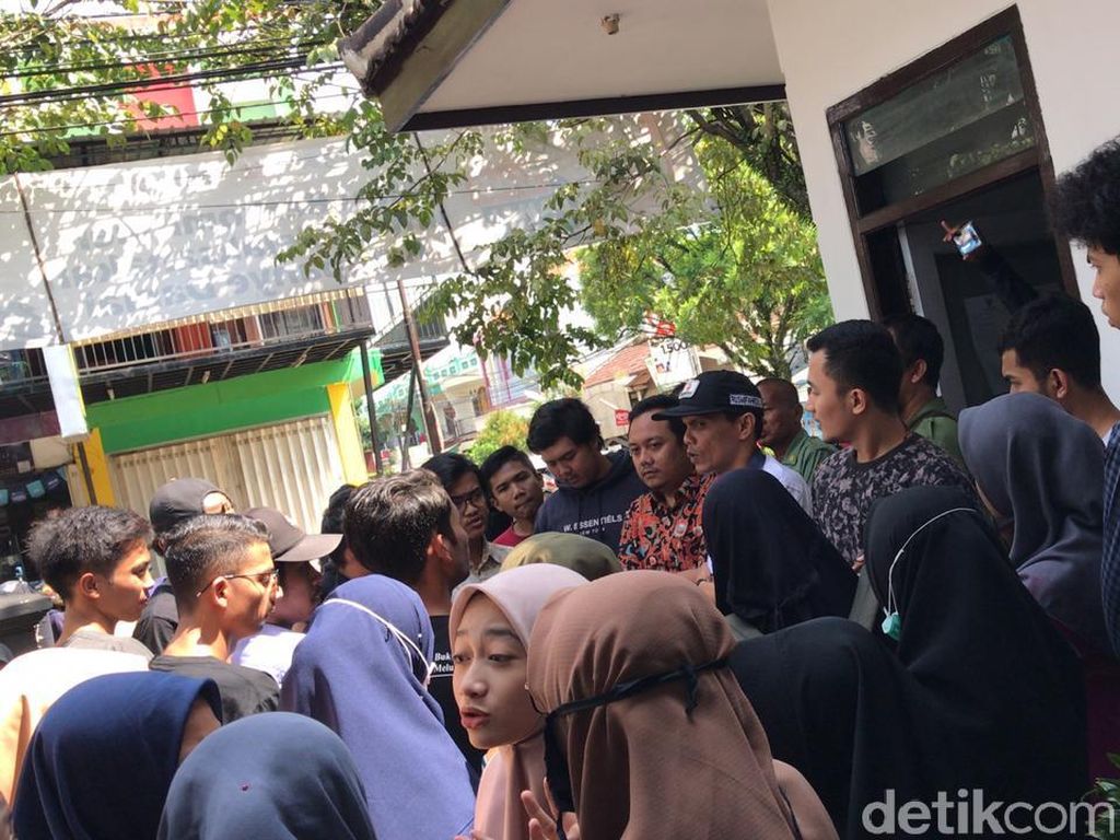 Cerita Kisruh Pemilih di Malang Karena Surat Suara Habis Cerita Kisruh Pemilih di Malang Karena Surat Suara Habis