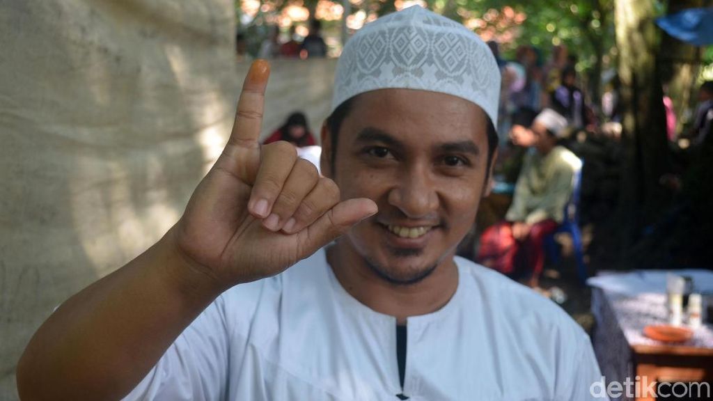 TPS di Cirebon Gunakan Kunyit Sebagai Pengganti Tinta Pemilu TPS di Cirebon Gunakan Kunyit Sebagai Pengganti Tinta Pemilu