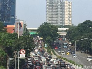 Ada Pesta Diskon Usai Nyoblos, Jalan Depan Kokas Macet Parah Ada Pesta Diskon Usai Nyoblos, Jalan Depan Kokas Macet Parah