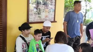 Ke TPS, Raffi dan Gigi Ajak Rafathar Nyoblos