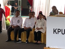 Usai Nyoblos Bareng Iriana, Jokowi: Plong...