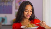 Zoe Saldana, Pemeran Anak Kesayangan Thanos yang Gemar Masak