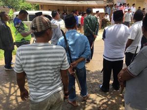 Bentrok Berebut Jadi Saksi Coblosan, Seorang Warga di Sampang Tertembak