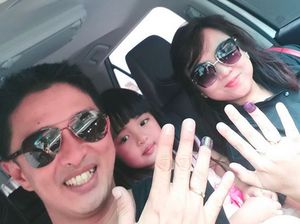 Eza Yayang Ungkap Filosofi Celup Tinta di Jari Manis usai Nyoblos