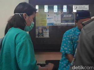 Pasien RS Jiwa Menur Surabaya Tak Ketinggalan Gunakan Hak Pilihnya Pasien RS Jiwa Menur Surabaya Tak Ketinggalan Gunakan Hak Pilihnya