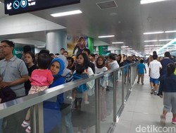 Padatnya MRT Jakarta Usai Mencoblos