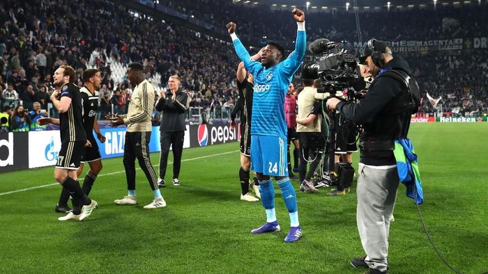 Pemain Ajax Amsterdam merayakan kemenangan 2-1 atas Juventus, yang meloloskan mereka ke semifinal Liga Champions. (Foto: Michael Steele/Getty Images)