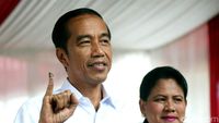 Ditemani Iriana, Ini Momen Jokowi Nyoblos di TPS 008 Gambir