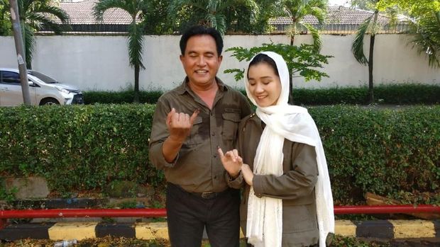 Yusril Ihza Mahendra dan Istri