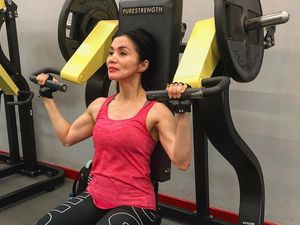 Ladies, Ingin Coba Angkat Beban? Ikuti Saran Psikolog Cantik Novita Tandry
