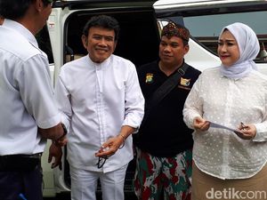 Sebelum Nyoblos, Ridho Rhoma Diskusi dengan Rhoma Irama Sebelum Nyoblos, Ridho Rhoma Diskusi dengan Rhoma Irama