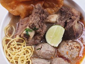 Sore-sore Begini Paling Asyik Jajan Bakso Rusuk yang Mantul Ini Sore-sore Begini Paling Asyik Jajan Bakso Rusuk yang Mantul Ini