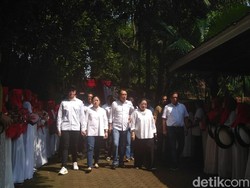 Usai Nyoblos, Ketum PDIP Megawati Pamer Kelingking Bertinta