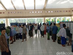 Gembiranya Santri Ponpes Lirboyo Akhirnya Bisa Nyoblos